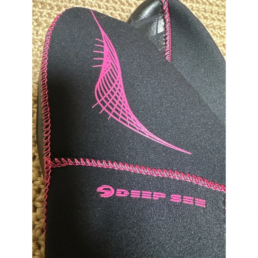 Deep See Low Tide 3mm Neoprene Diving Socks Black Pink Grip Sole Small 1002434